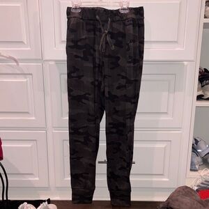 Old Navy Camouflage Joggers sz small